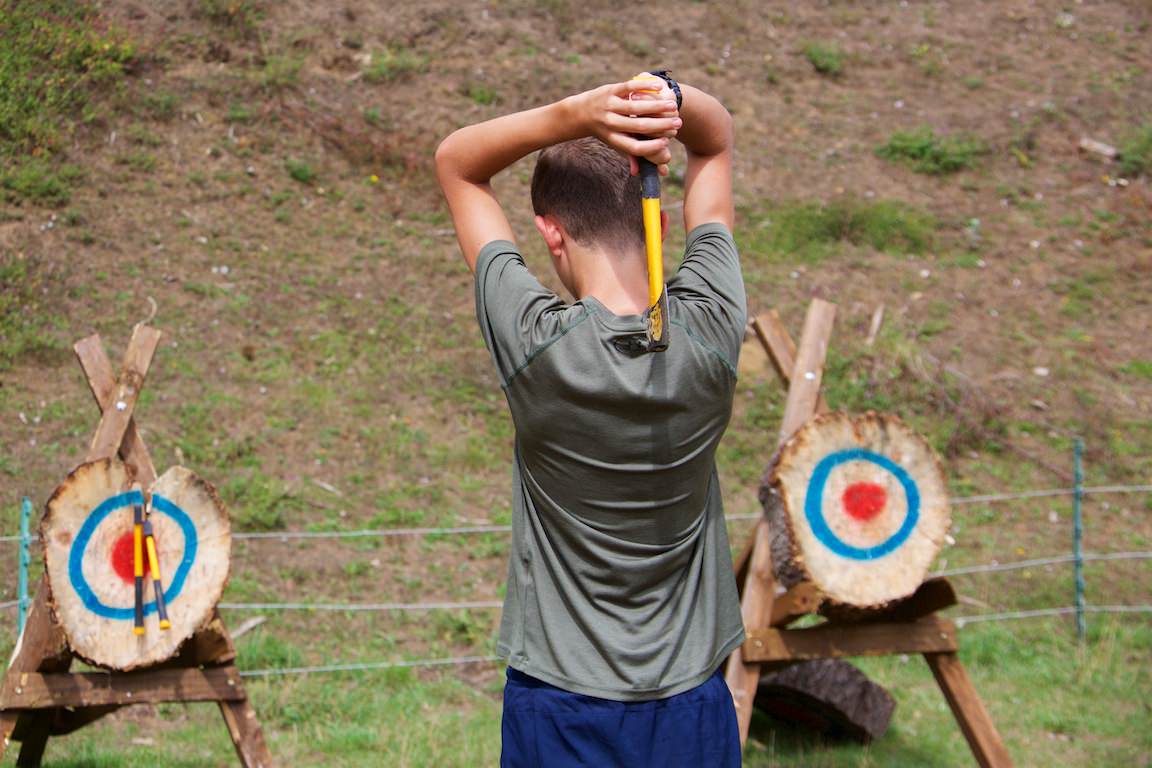 Summer camps – axe throwing